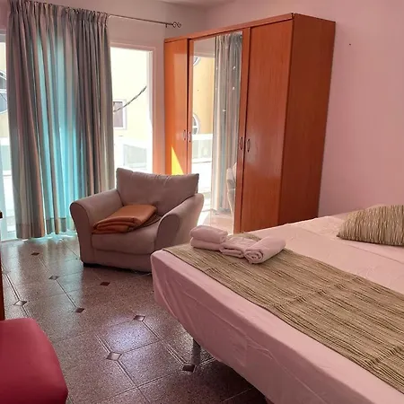 Habitacion, Cocina, Terraza Y Patio Compartir. 科拉雷侯